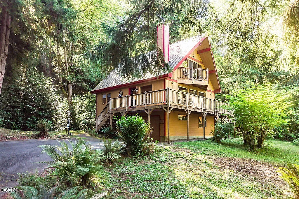 Chez Nous Chalet exterior — woodland vacation rental near Sand Lake and Tierra Del Mar